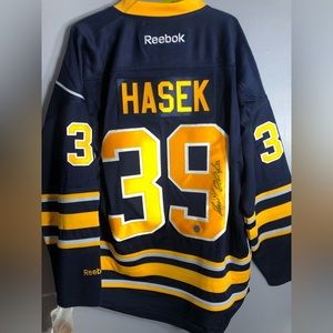 Dominik Hasek signed Buffalo Sabres Jersey with COA
